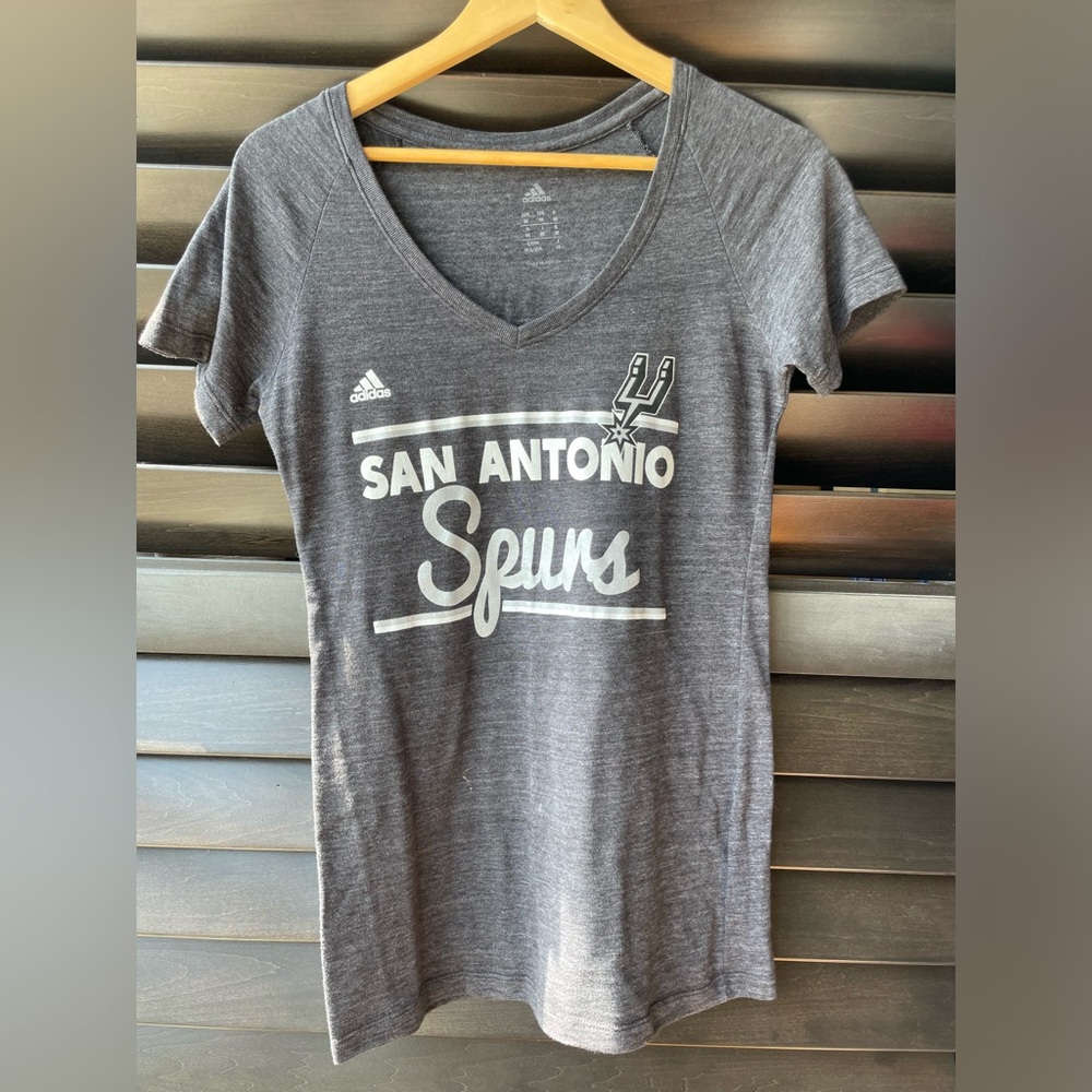Adidas San Antonio Spurs Tee Size Medium Grey